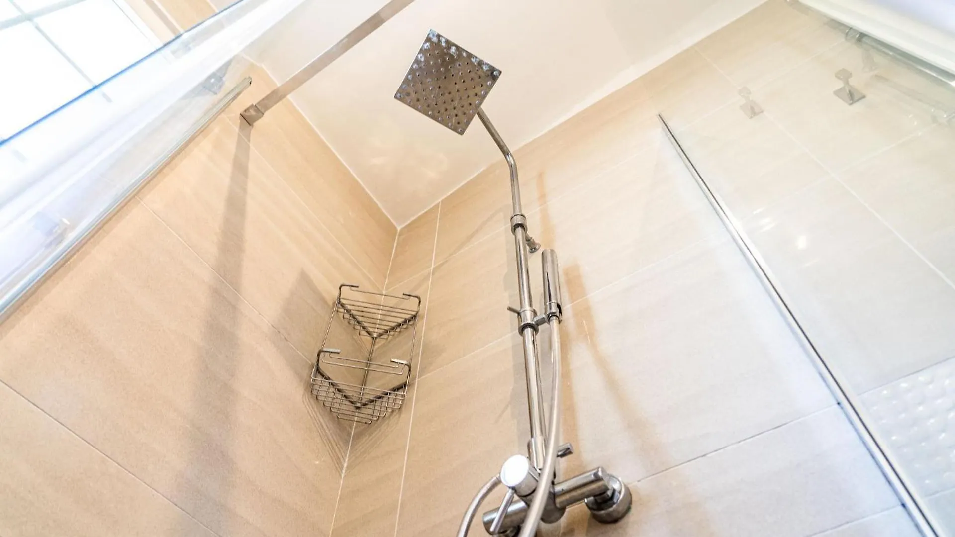 Charming Apartment With Garden And Pool 比比翁