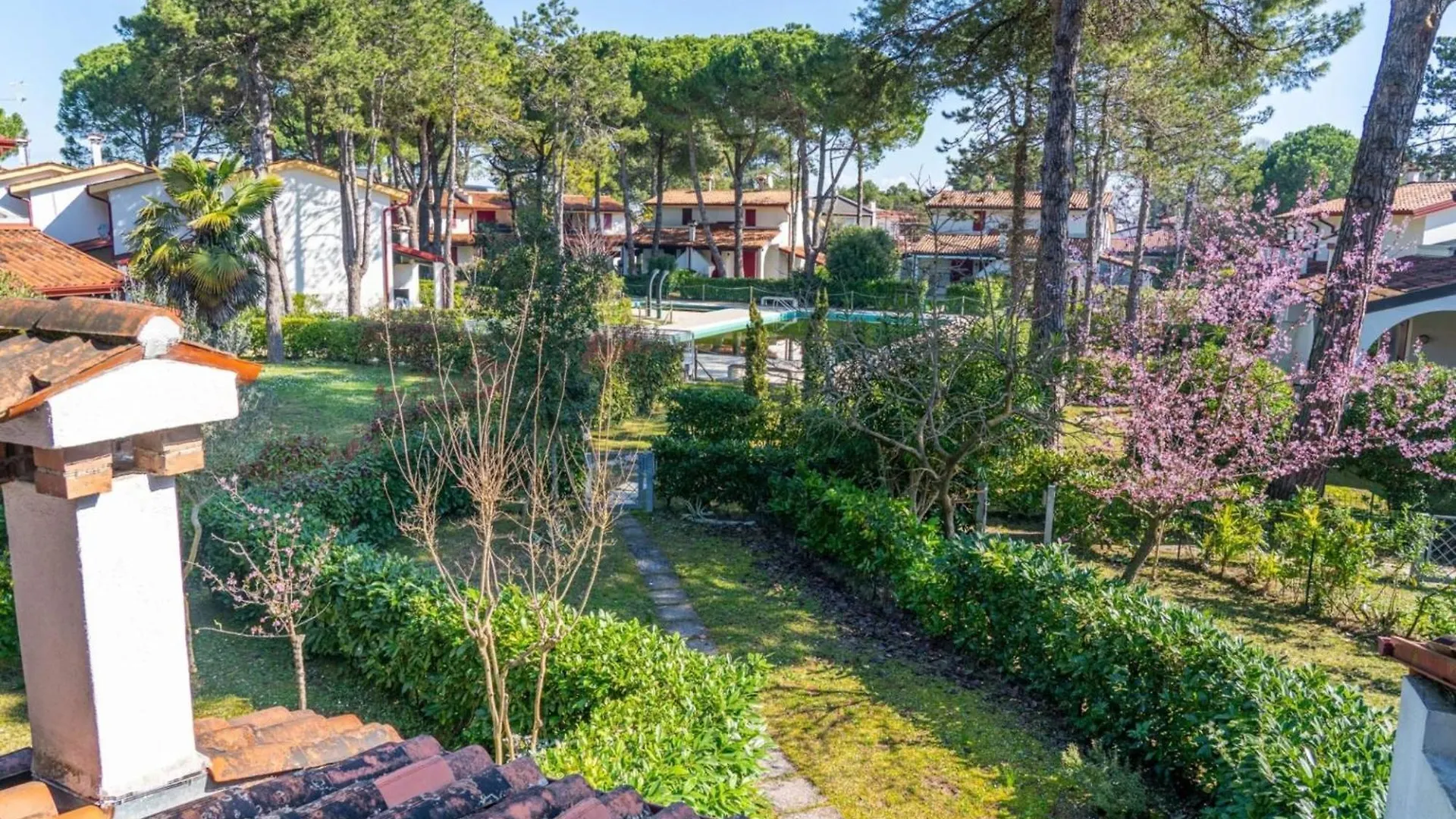 Charming Apartment With Garden And Pool Bibione Italy