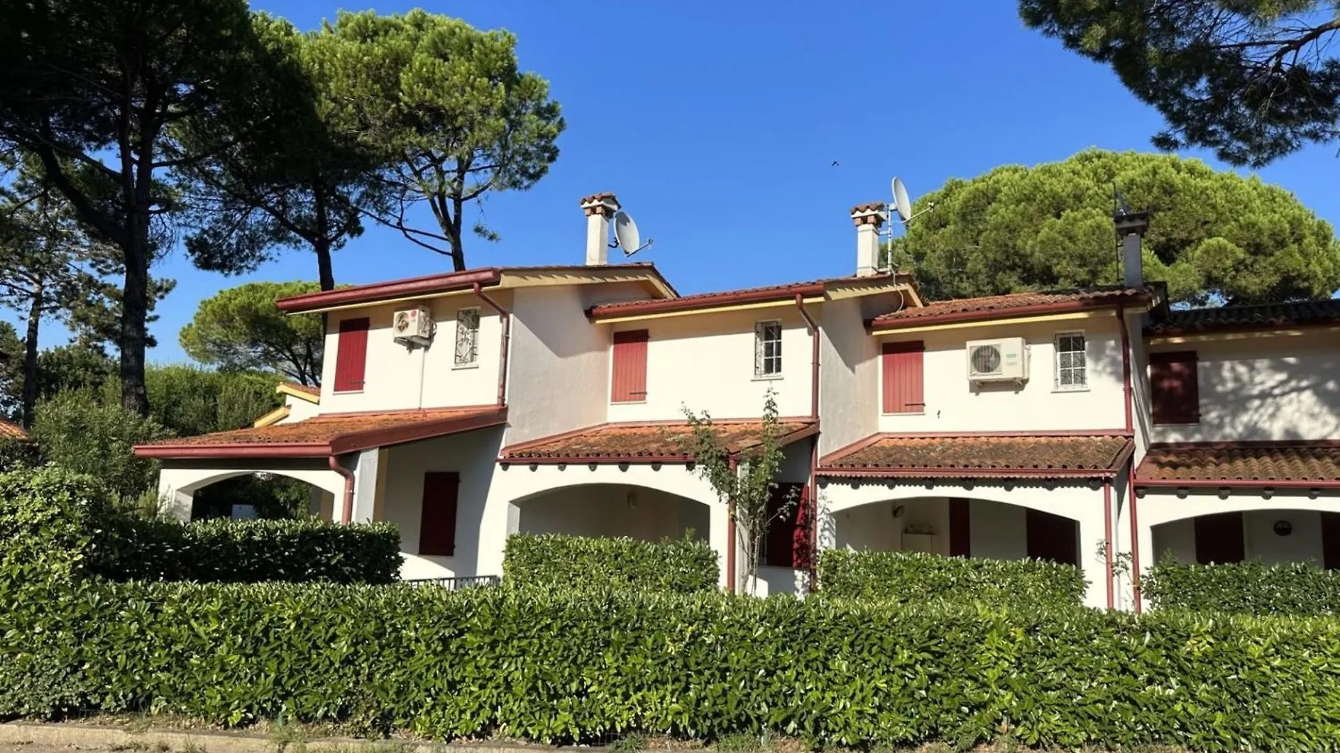 Charming Apartment With Garden And Pool Bibione 0*,  Italy